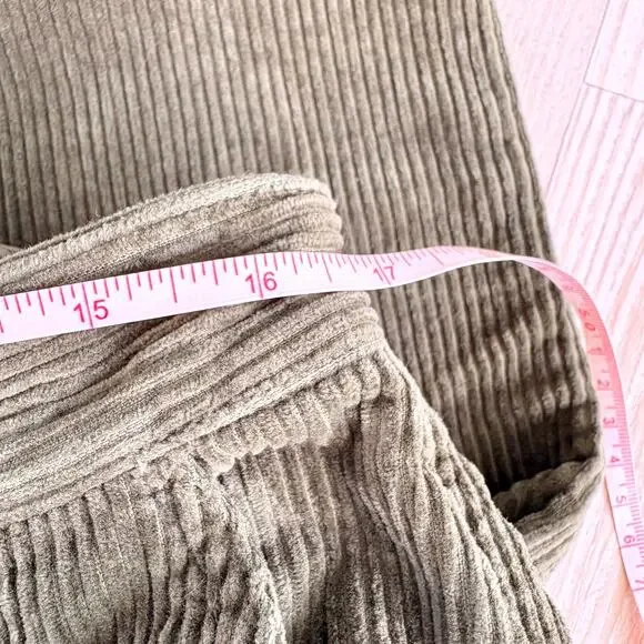 Aritzia TNA High Rise Straight Leg Corduroy Trousers | Green Size 12 - Picture 6 of 8